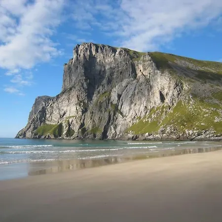 At Lofoten. Molnarodden. Apartment Sund (Nordland)