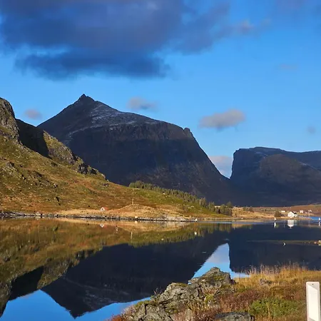 At Lofoten. Molnarodden. דירה