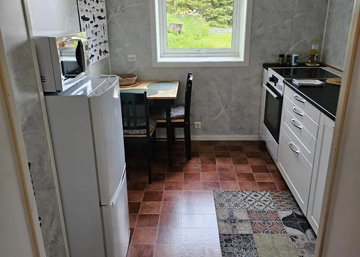 At Lofoten. Molnarodden. * Sund (Nordland)